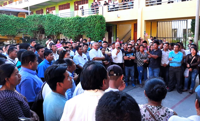 Maestros protestando en Ucayali