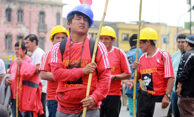 Trabajadores en marcha en el Centro de Lima