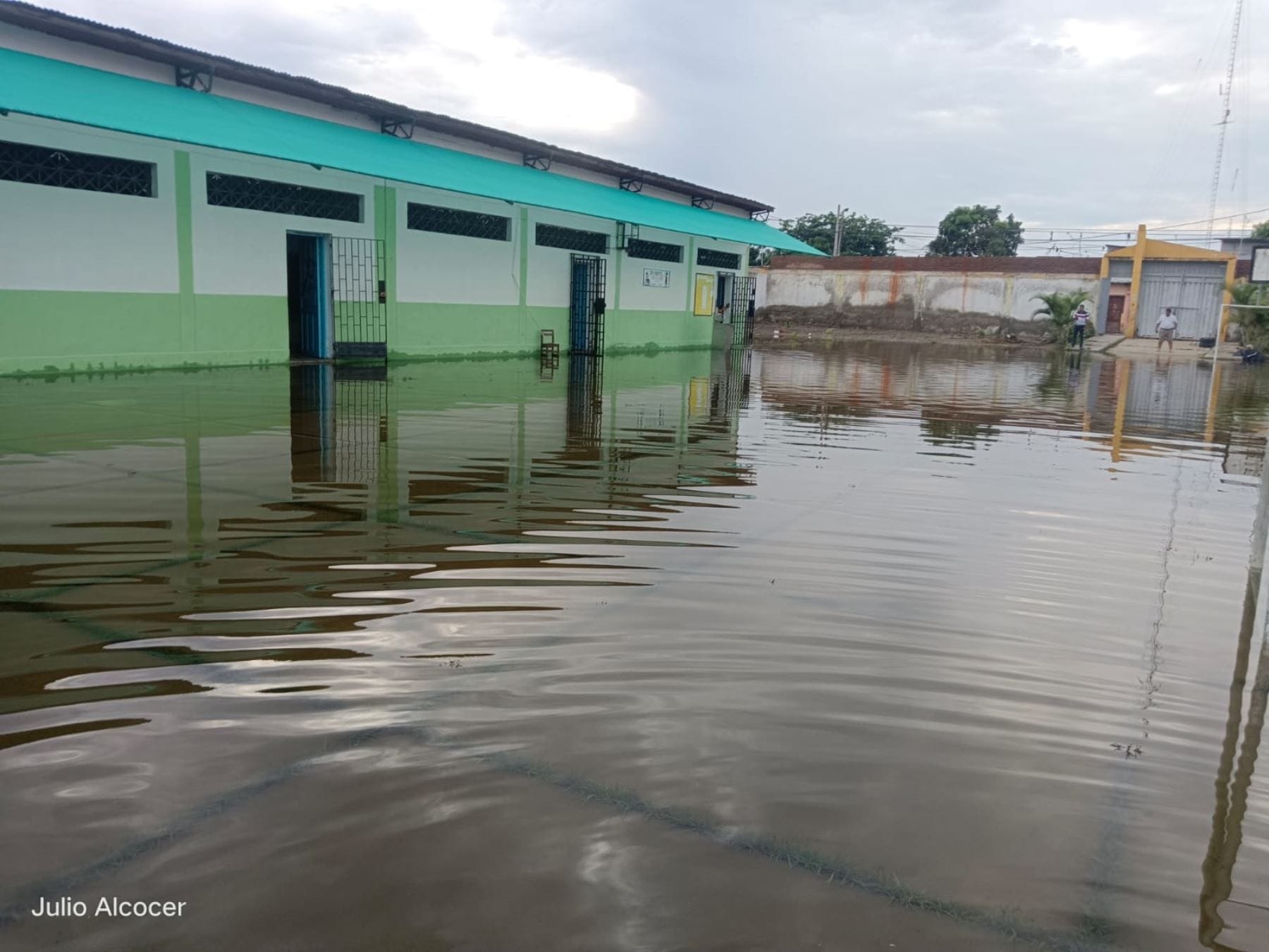 Casi 5 millones de estudiantes no pueden volver a las aulas por lluvias e  inundaciones - Sutep